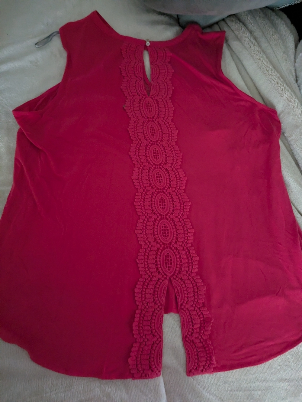 Sleeveless Crochet-Detail Shell Top in Coral - Picture 8 of 10